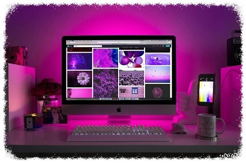 Harmonizing Success: Harnessing Feng Shui in Business Environments 4 Desk with a laptop and purposefully chosen colors to enhance productivity according to Feng Shui principles